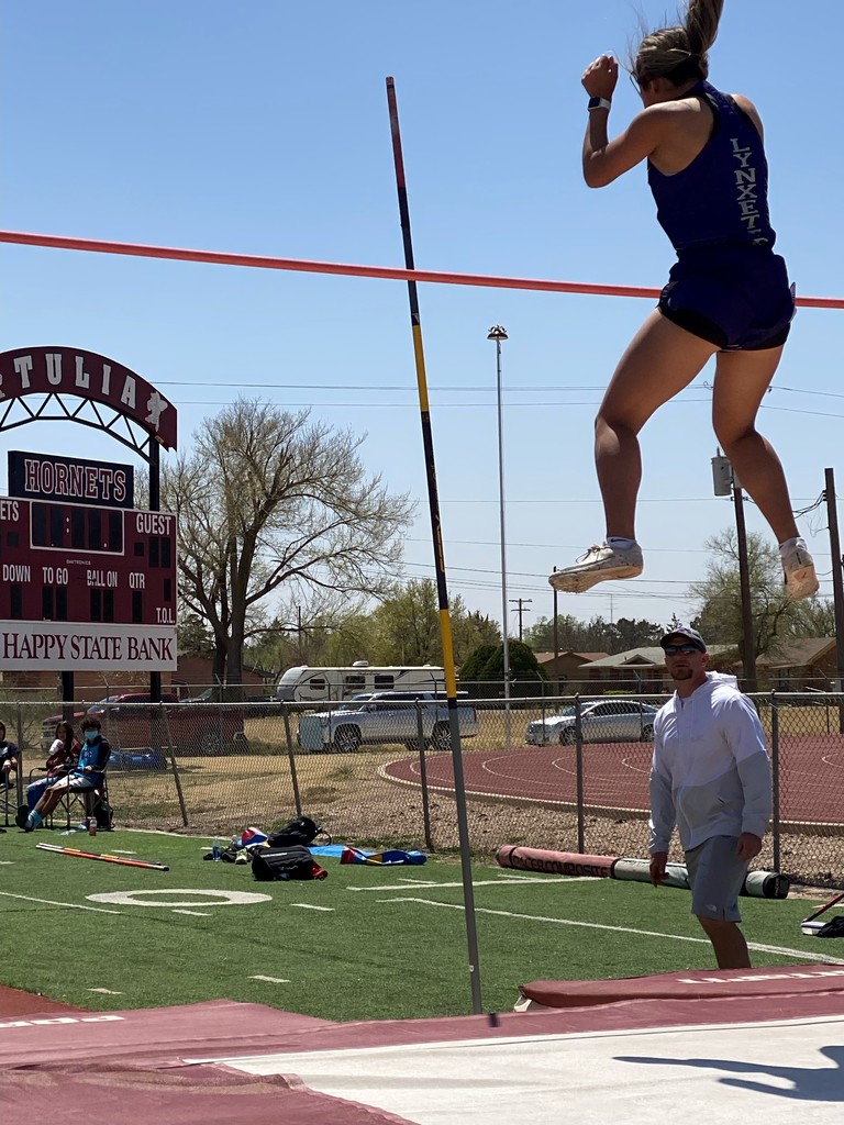 Yarely Jacquez pole vault